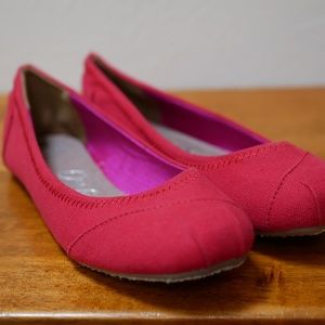 Women's TOMS Size 9 Bright Red Flats